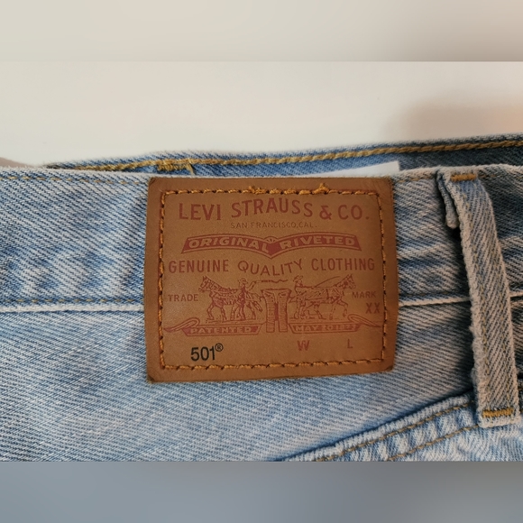 Levi's 501 Original Short in Luxor Heat - Picture 3 of 4